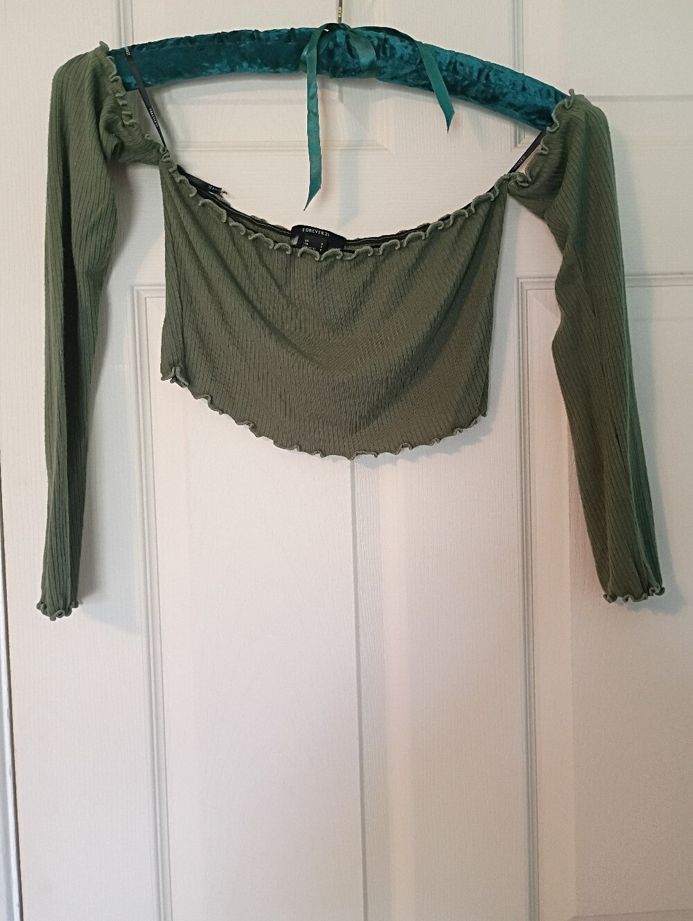 Forever 21 Solid Green Off The Shoulder Long Sleeve Crop Top Small